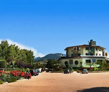 L'isola Di Aurora Hotell Martirano